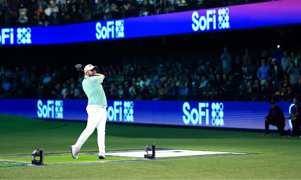 他善于在不 他善于在不