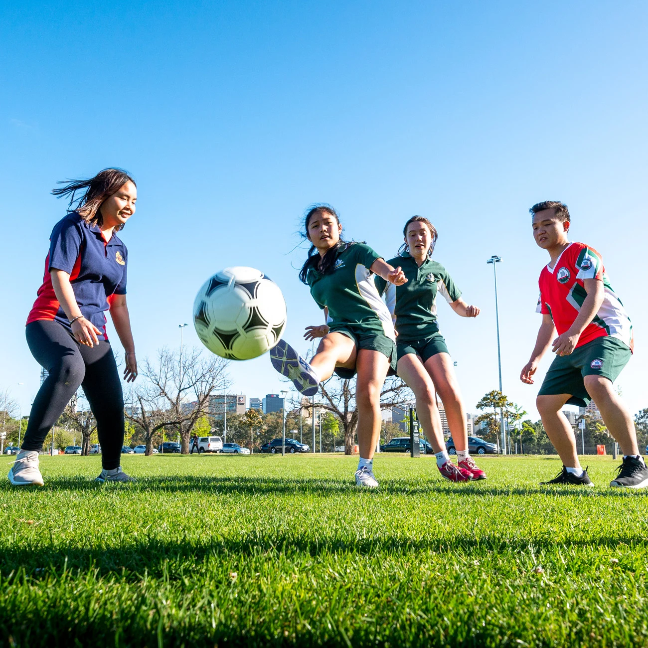 并牢固其在 并牢固其在